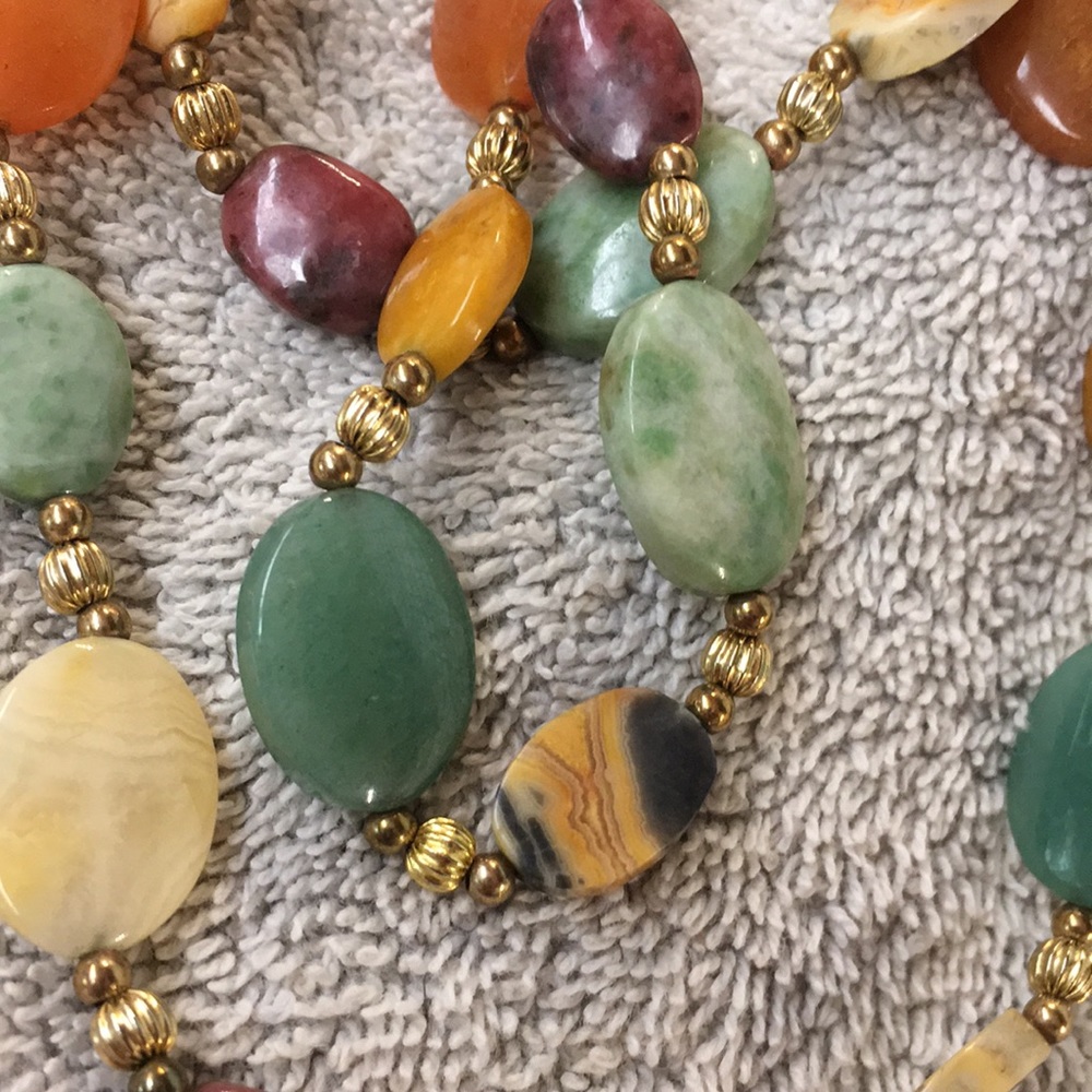 Vintage Polished Stone and Gold tone necklace!